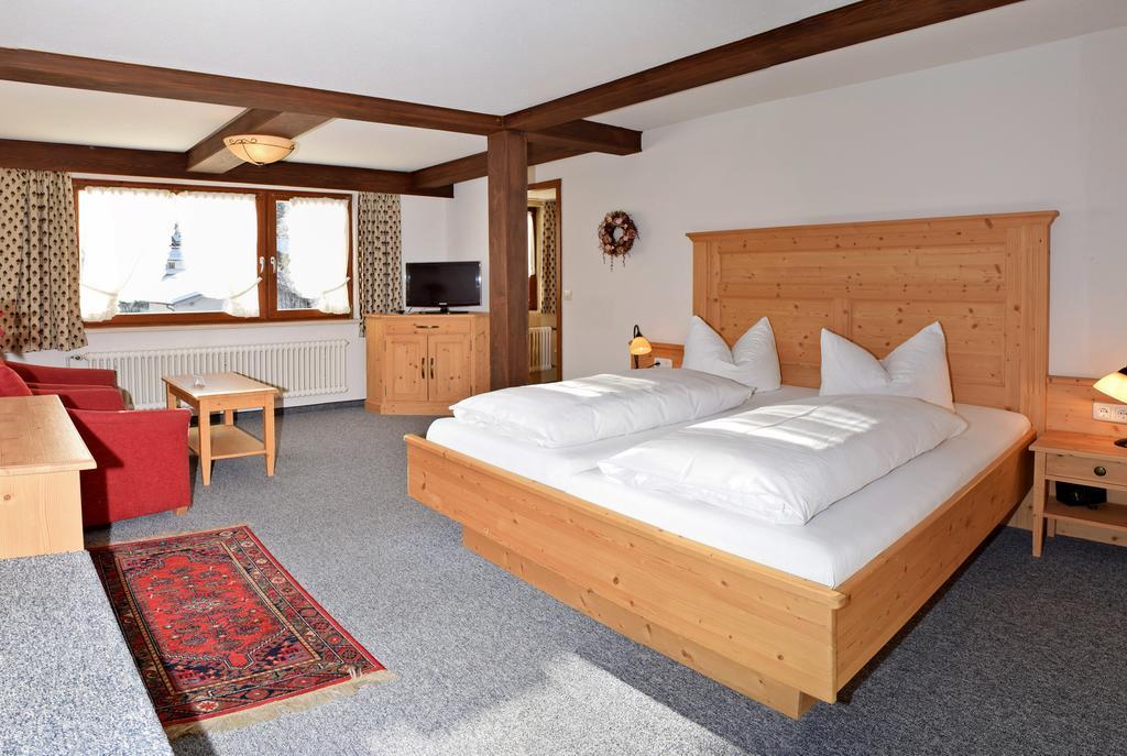 Der Berghof Aparthotel Hirschegg  Exterior photo