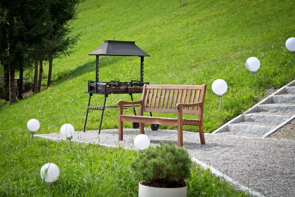 Der Berghof Aparthotel Hirschegg  Exterior photo